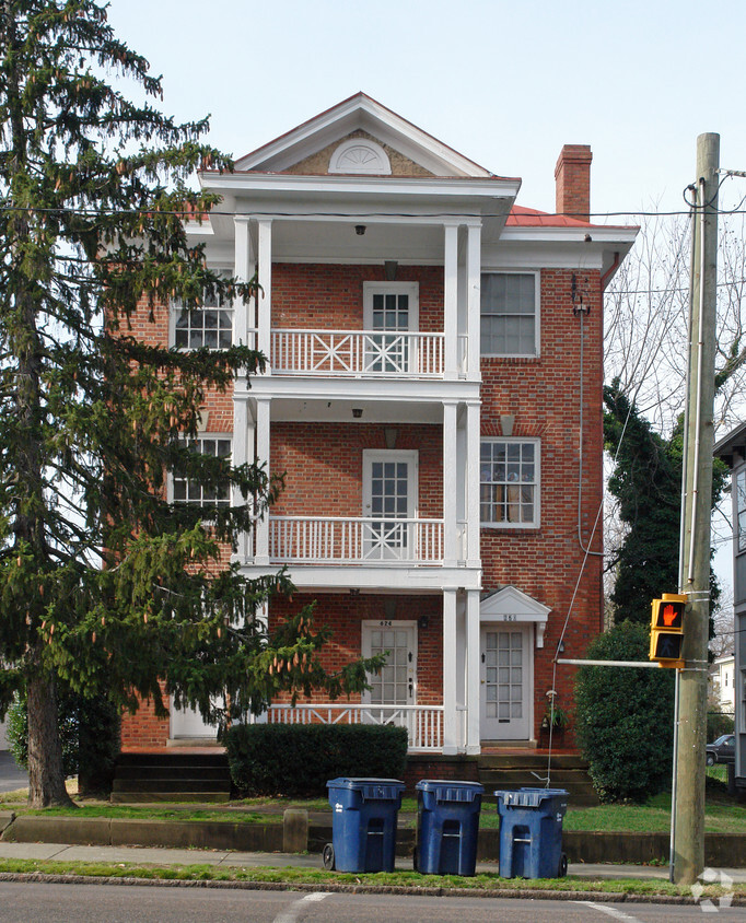 Building Photo - 620-624 S Sycamore St