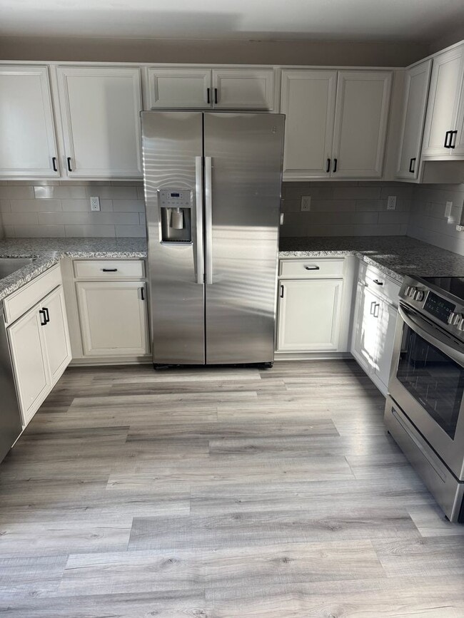 Building Photo - Fully Remodeled 2 bed 1 bath!!- Lesley Reilly Property