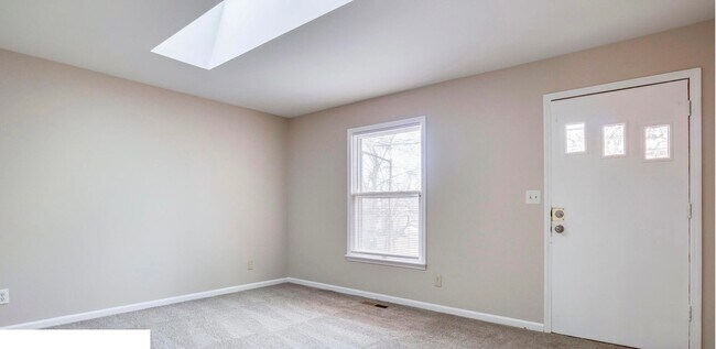 Foto del edificio - Live in the Heart of It All – 2BR Duplex w...
