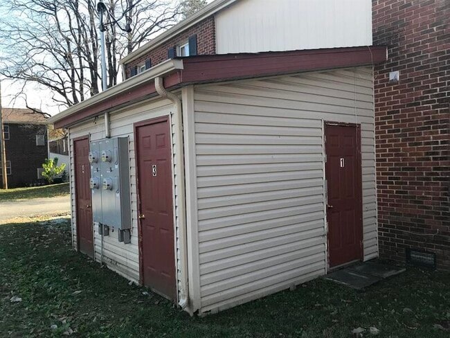 Building Photo - 1801 Jamestown Rd