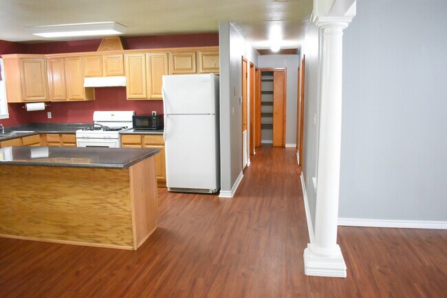 Building Photo - 117 Pitman St