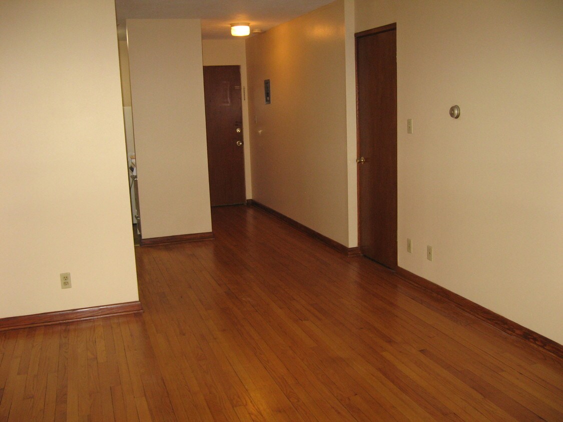 Foto del edificio - 914 N Court St, Rockford ILL 61103