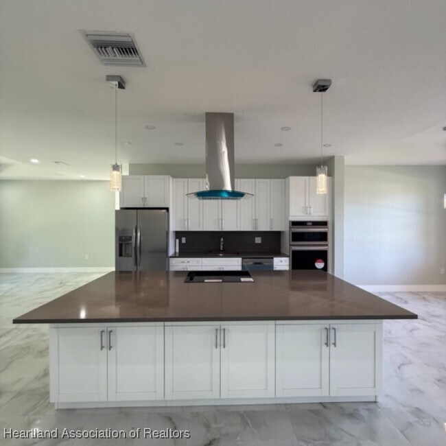 Foto del edificio - 2011 W Falcon Rd