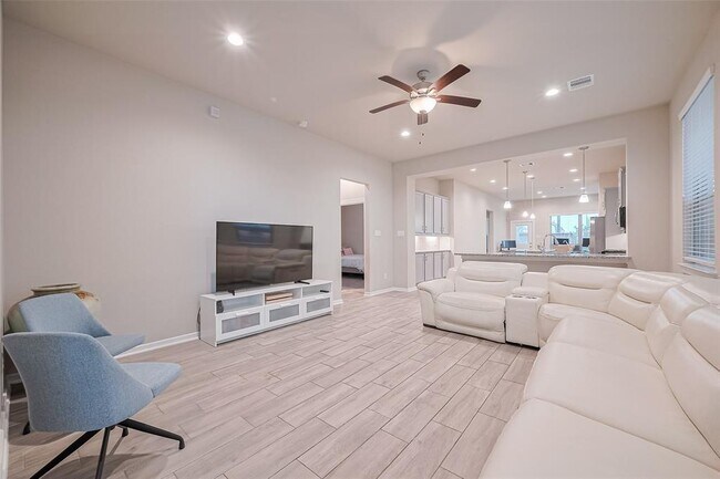 Building Photo - 7031 House Wren Ct