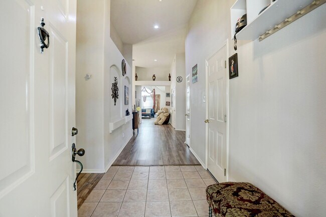 Foto del edificio - 6613 Cromarty Ln