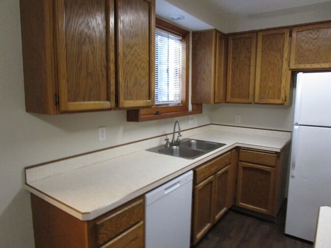 Building Photo - House Right By Ward Rhoden Stadium - Available Soon!