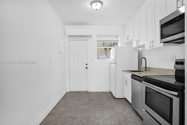 Foto del edificio - 7731 NW 2nd Ave