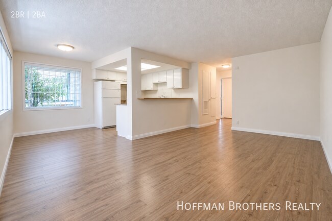 Building Photo - 815 Centinela Ave
