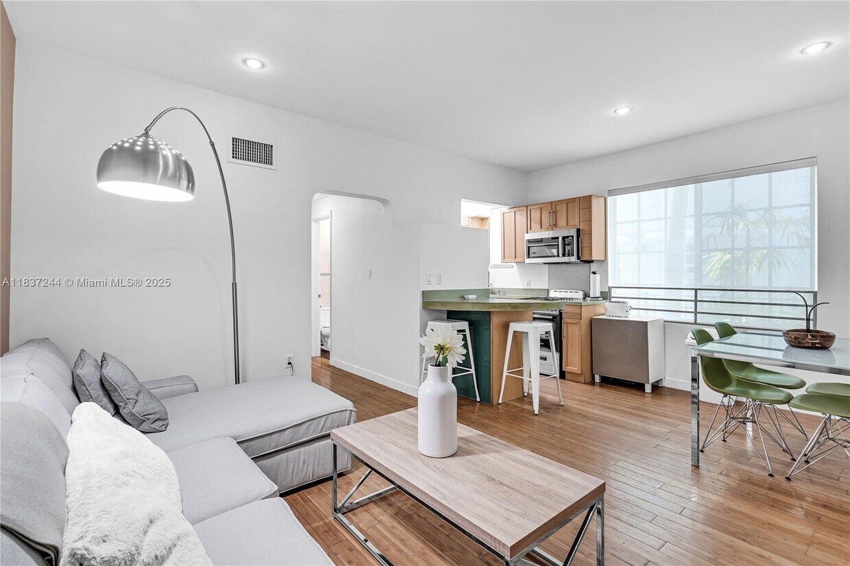 Foto principal - 815 Euclid Ave
