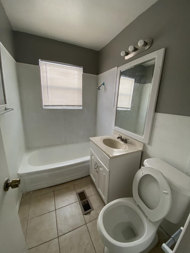 Foto del edificio - 3332 SW 42nd St