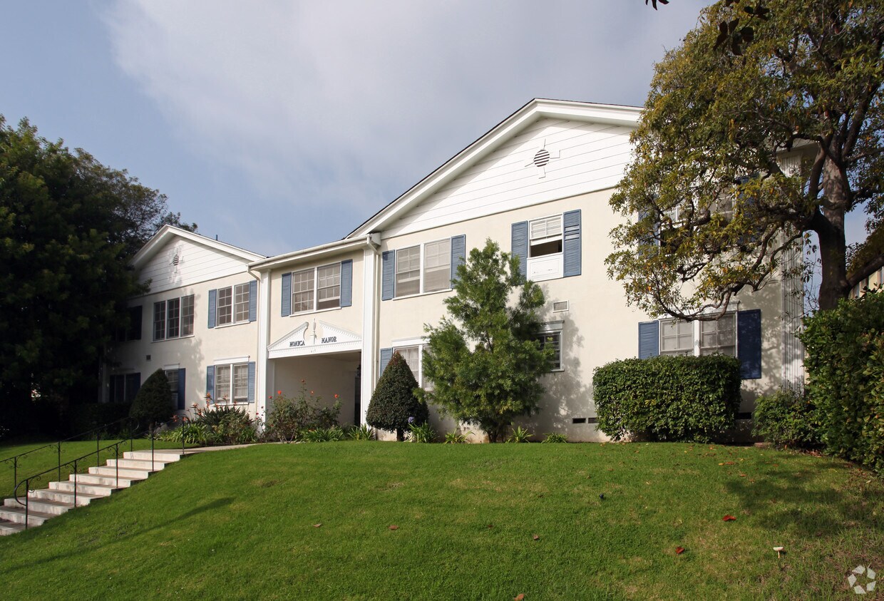 Building Photo - Monica Manor