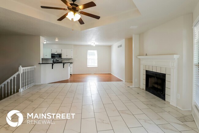 Building Photo - 820 NE Aaron Dr