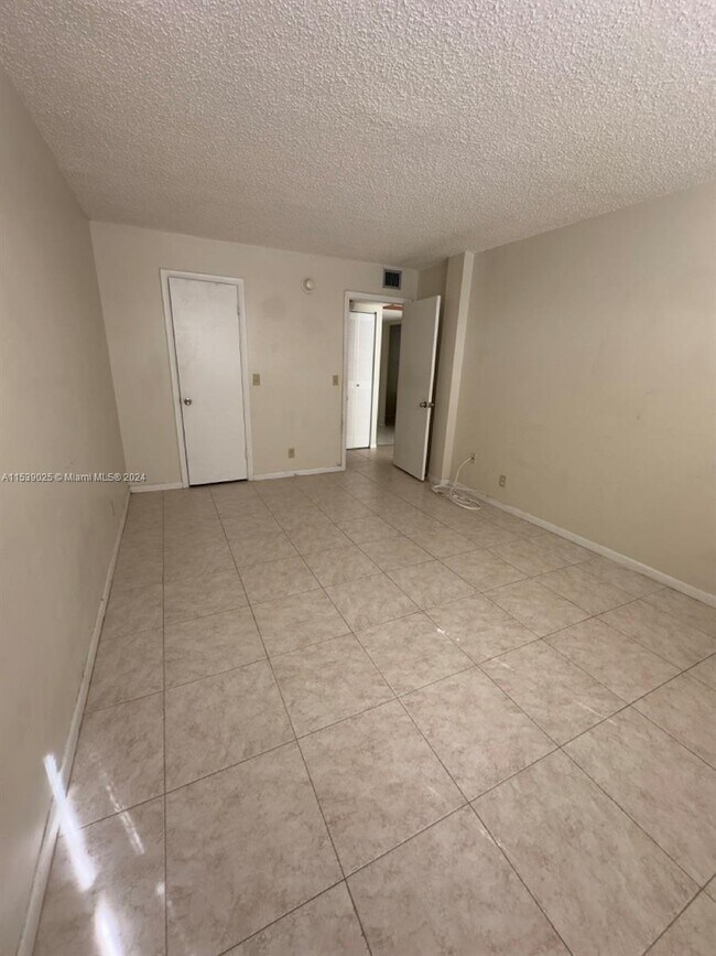 Building Photo - 480 Executive Center Dr