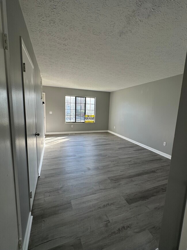 Foto del edificio - 7344 Fall Creek Ln