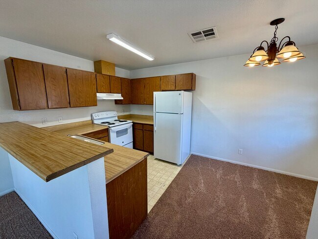 Building Photo - 2704 Aarondavid Dr
