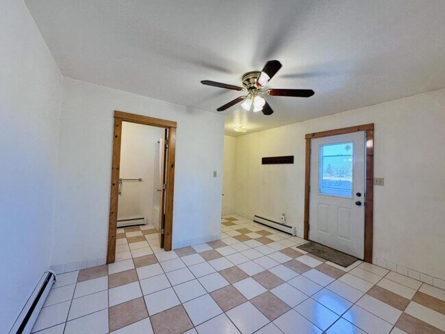 Foto del edificio - 3675 Juniper Dr