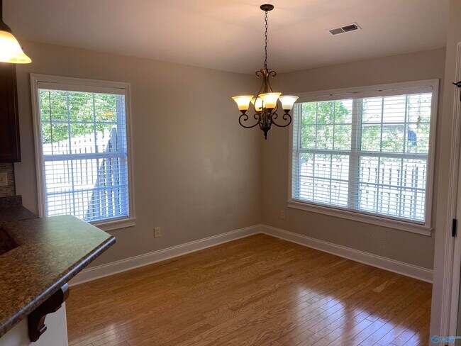 Foto del edificio - 128 Somerset Park Dr