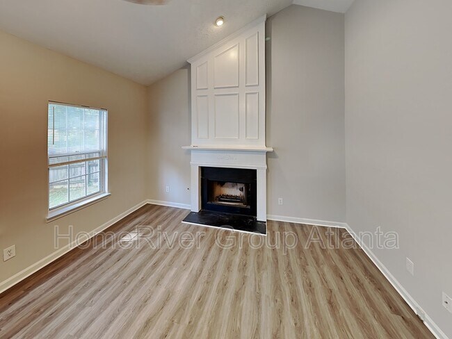 Foto del edificio - 6871 Bridgewood Dr