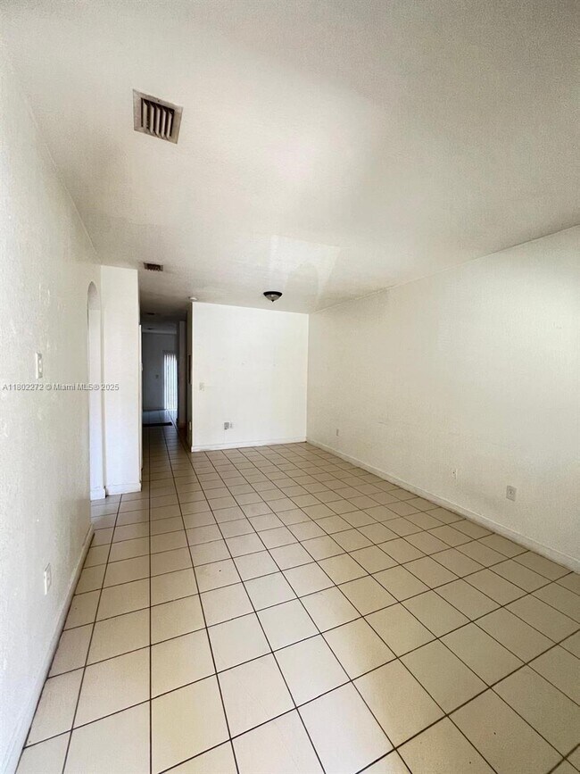 Building Photo - 1662 SE 27th Dr