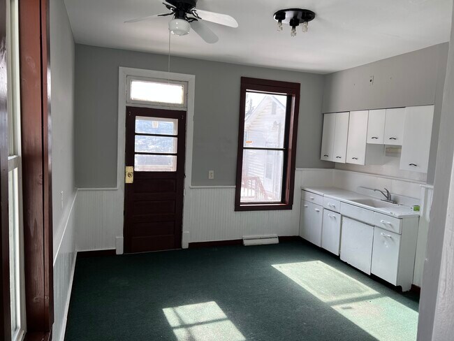 Building Photo - 708 Morton St