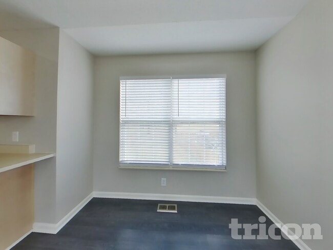 Building Photo - 716 Sweetwater Cir