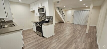 Building Photo - 8655 Orion Ave