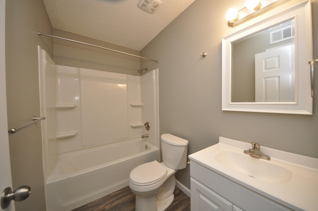 201 Richmond Dr Unit B203, Warrenton, MO 63383 Apartment for Rent in