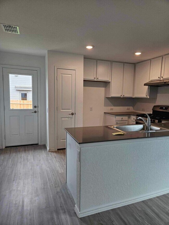 Building Photo - Beautiful VIDA Home Available Now – 2 Weeks FREE Rent!