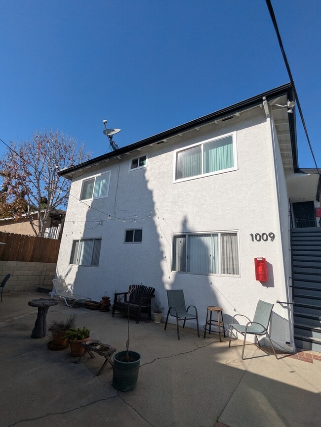 Building Photo - 1009 E Grand Ave