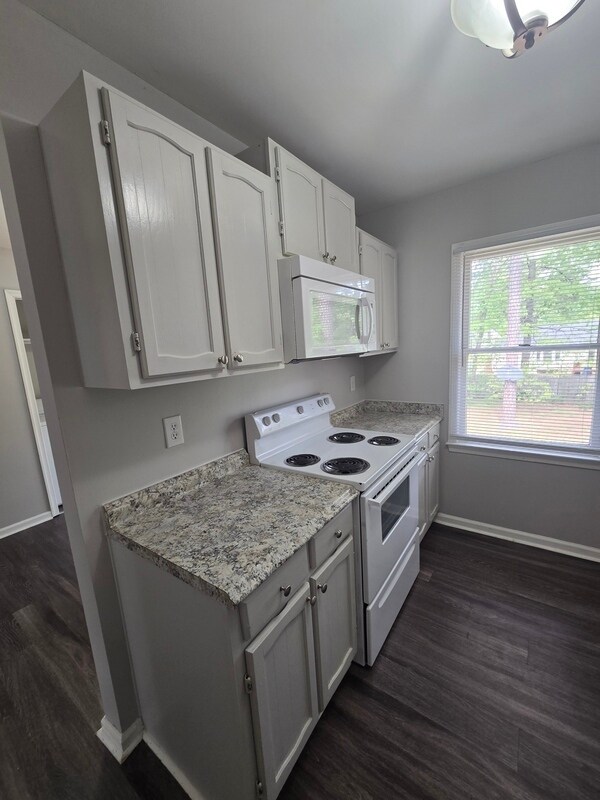 Foto del edificio - 4452 Baxter Rd