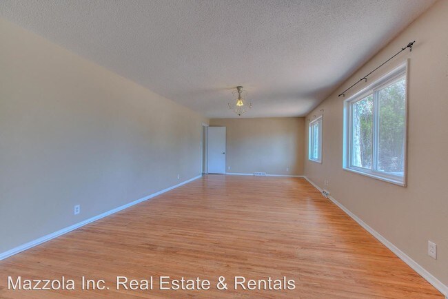 Foto del edificio - 6205 Rogers Ave NE