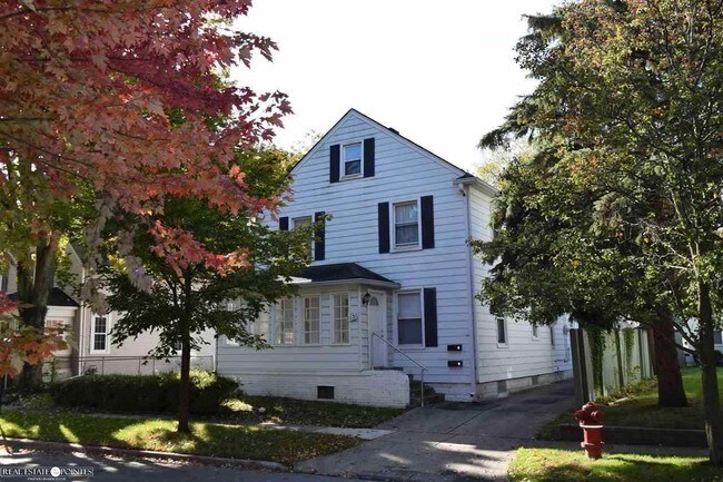 Building Photo - 131 Muir Rd