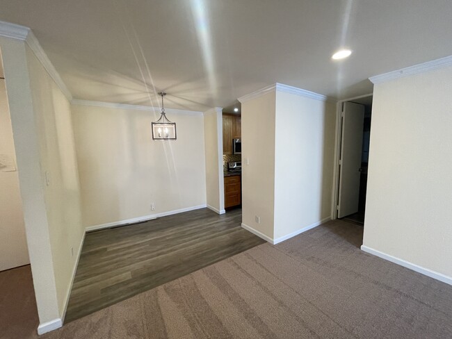 Dining area - 6242 Shelter Creek Ln