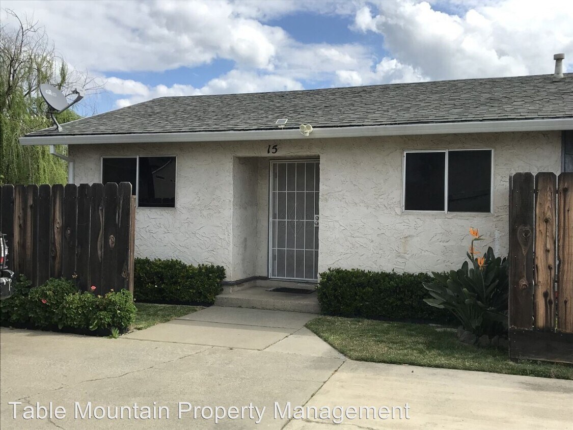 Primary Photo - 2 br, 1 bath Apartment - 2092 Fogg Ave