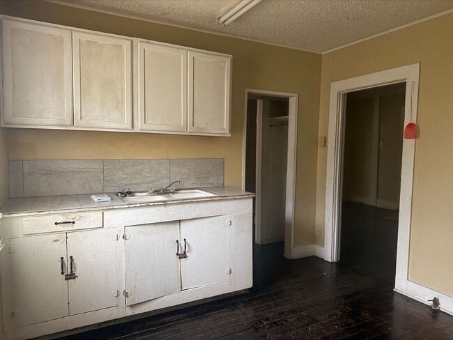 Building Photo - FOR RENT in LAFAYETTE!