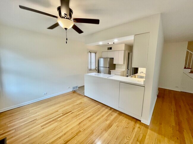 Building Photo - 317 Woodlawn Ave