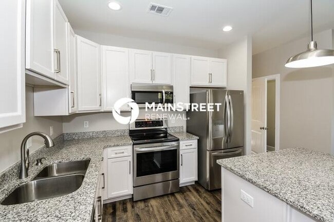 Building Photo - 2 Bedroom Pet-Friendly Home in Lebanon, TN with Main Street Renewal