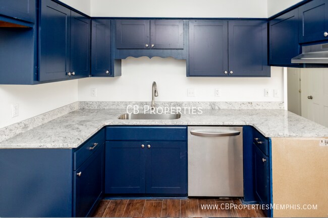 Building Photo - 2350 E Lake Oaks Dr
