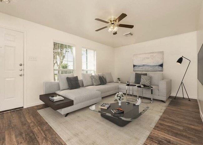 Building Photo - 2119 Roatan Calle