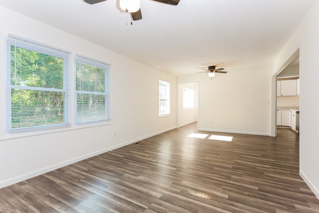 Foto del edificio - 126 Saturn Ln