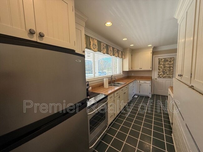 Foto del edificio - 292 Feezor Rd