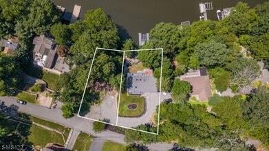 Building Photo - 38 Oneida Ave