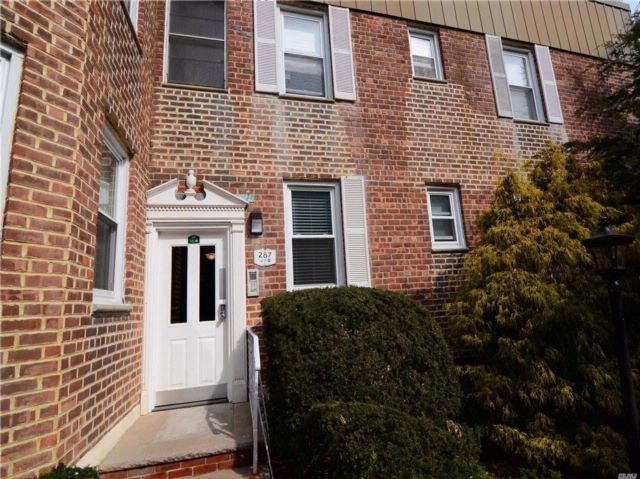 Foto principal - 287 Cedarhurst Ave