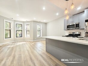 Building Photo - 438 W Belden Ave