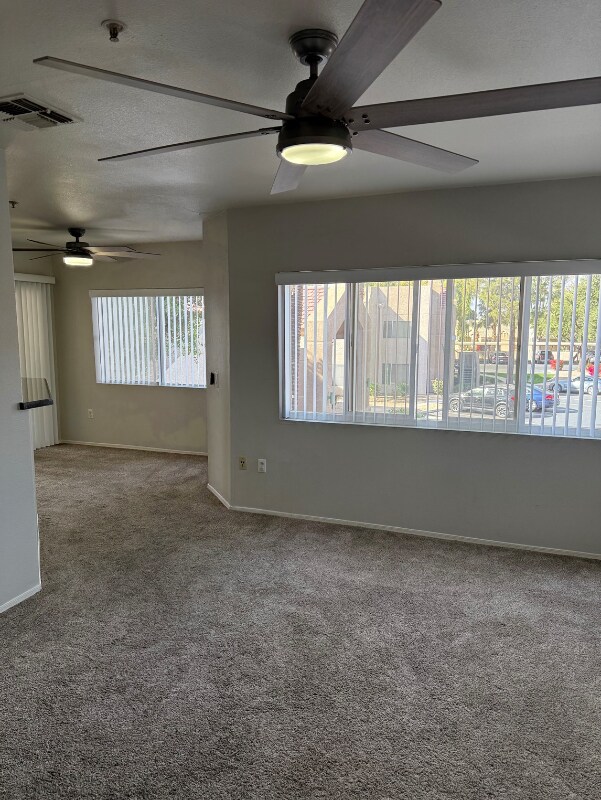 Foto del edificio - 1295 N Ash St