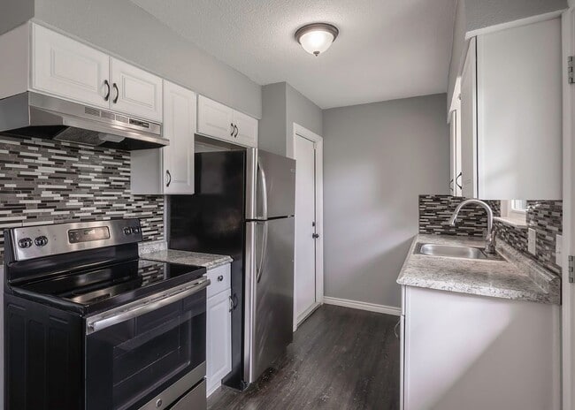 Building Photo - recently updated single-story home