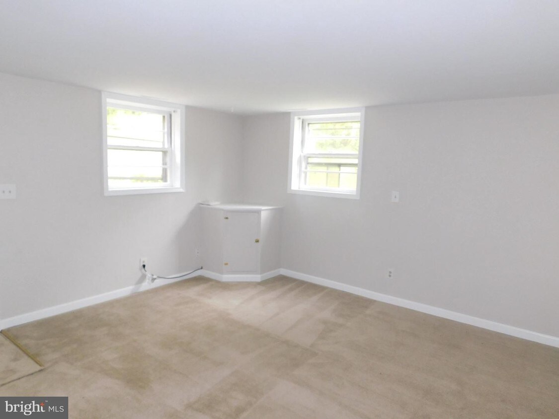 Primary Photo - 117 Courtland Dr
