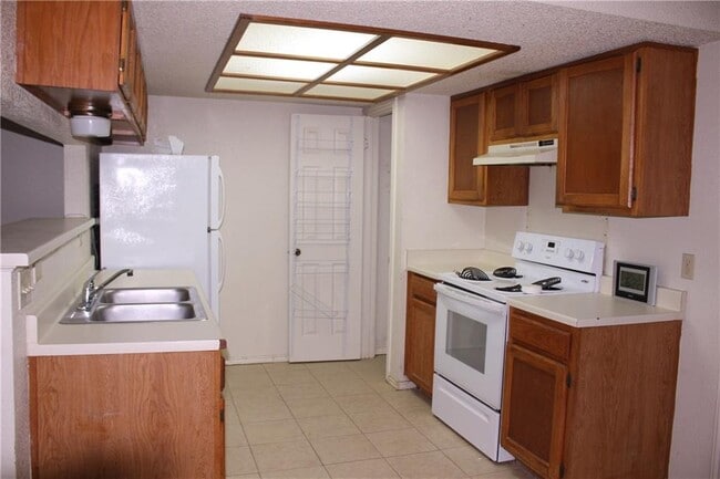 Building Photo - 9406 Kempler Dr