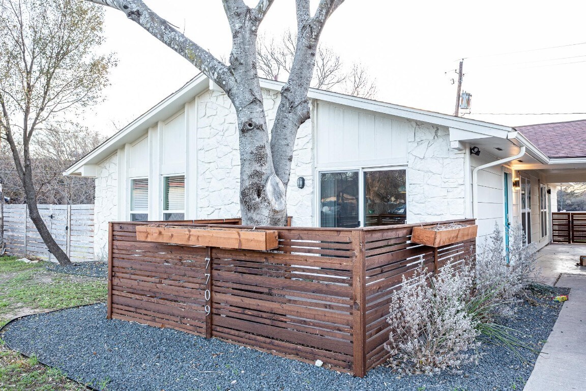 Foto principal - 7709 Eastcrest Dr