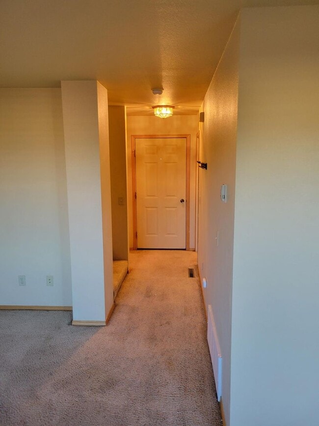 Building Photo - 975 N River Rock Dr